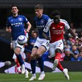 Arsenal forward Bukayo Saka shoots against Ipswich in the Premier League