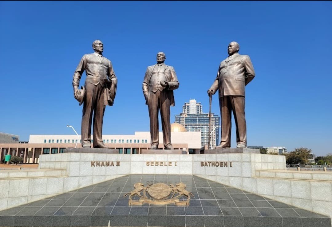Botswana 3 - Statues