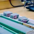Driving licence card-printing machine breaks down again.