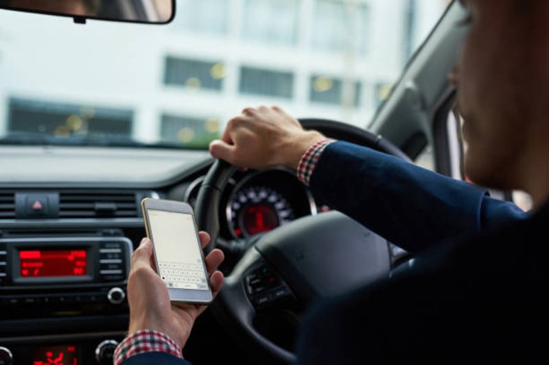 ‘Disturbing trend’ of using cell phones behind wheel
