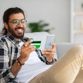 Man doing an online purchase