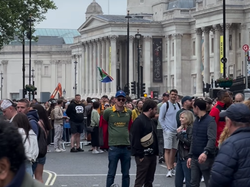 A large crowd of South Africans in London waiting to vote