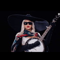 Beyoncé playing the banjo