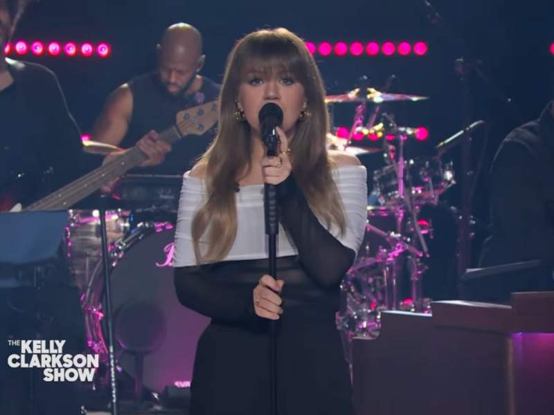 Kelly Clarkson wearing an off the shoulder dress