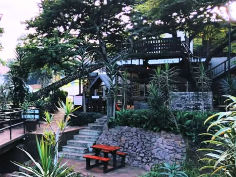 The outside of a coffee shop in Queensburgh